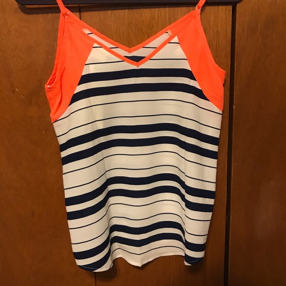 🌼Tank Top - Picture 2 of 3